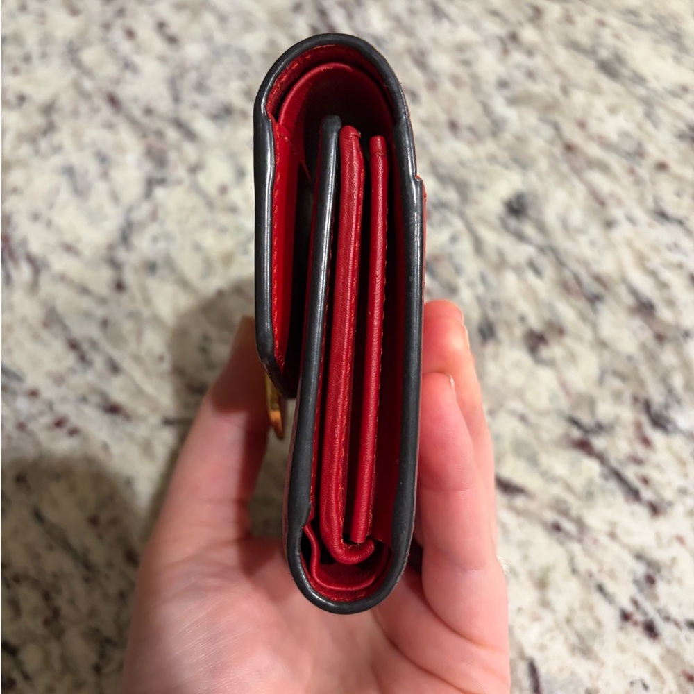 Gucci Red Sylvie Leather Wallet with Gold Buckle - Picture 6 of 7